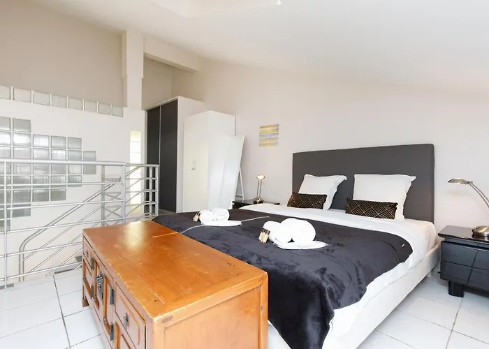 Aya's Duplex Yourhosthelper Apartman